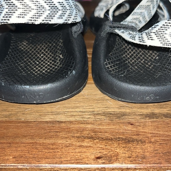 Chacos, Women Size 9 - Picture 2 of 3